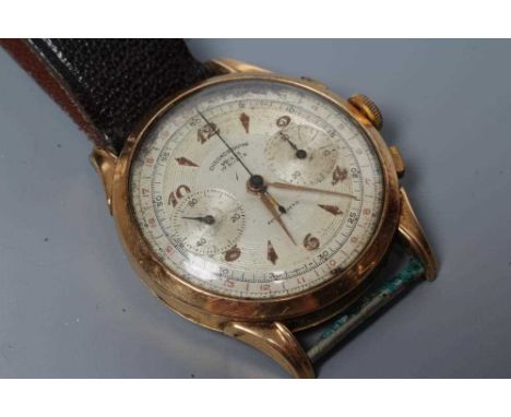 A GENTLEMAN'S 18CT GOLD CHRONOGRAPH, the champagne dial with centre seconds and two subsidiary dials, manual wind, in a plain