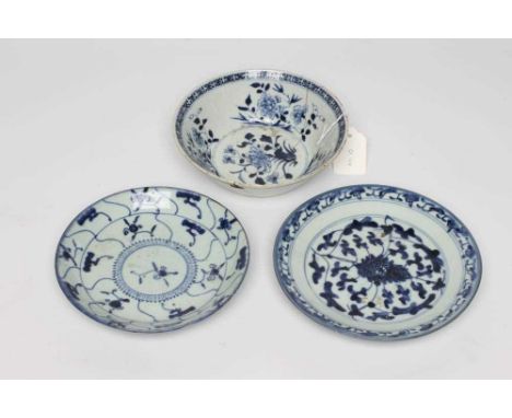 A CHINESE PORCELAIN BOWL of flared circular form, painted in underglaze blue with flowers within a diapered rim, unmarked, 6 