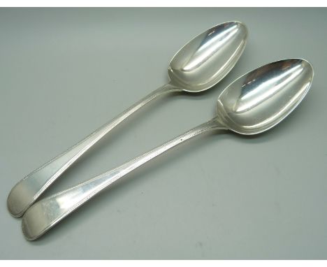 A pair of George III silver spoons, London 1788, William Sumner, 124g 