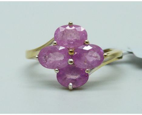 A silver gilt pink sapphire cluster ring, S 