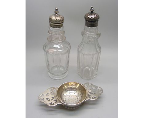 A silver strainer and two silver topped peppers/condiments, silver 46g 