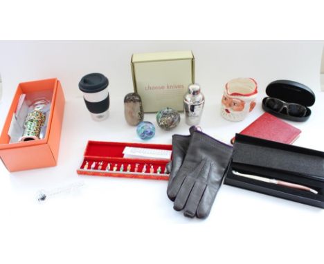 Tim Vincent collection - Alessi Alessandro Mendini corkscrew, Land Rover branded coffee cup, Wedgwood owl paperweight, Caithn