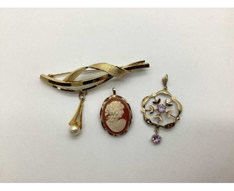 An Edwardian Openwork Pendant, with claw set highlights; together with a vintage Americ bar brooch suspending imitation pearl