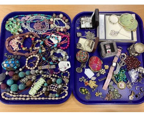 A Mixed Lot of Assorted Costume Jewellery, including bead necklaces and bracelets, vintage and later costume brooches, dress 