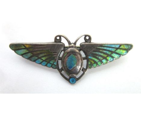 A CHARLES HORNER ENAMEL SCARAB BROOCH Chester 1909, wingspan 4.4cm