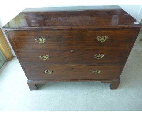A Georgian mahogany veneered and line inlaid mule chest - raised on bracket supports - 110 cm x 55 cm x 86 cm