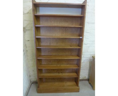 A tall oak fixed shelf bookcase - Height 2.17 m x Width 1.09 m x Depth 22 cm 