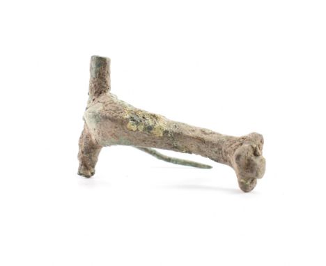 Antiquities - A roman fibula crossbow / dolphin brooch having a straight hinged pin. Measures approx 4.0cm wide.&nbsp;
Please