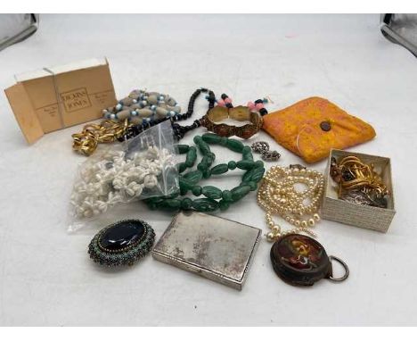 A collection of miscellaneous costume jewellery, to include a pair of yellow metal and faux emerald and paste-set drop pendan