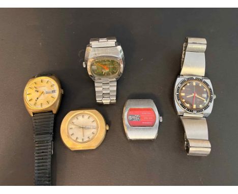 Ensemble de 4 montres des années 1970 dont une Timex