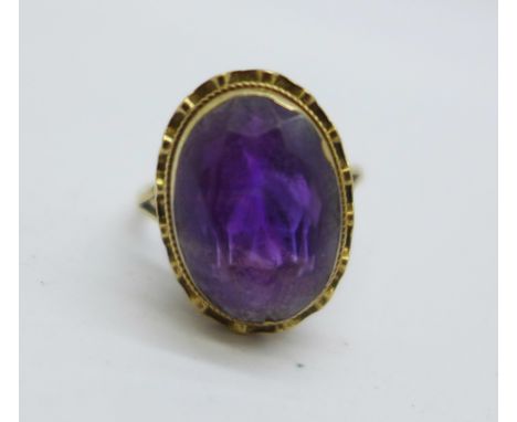 A 9ct gold and amethyst ring, 3g, K