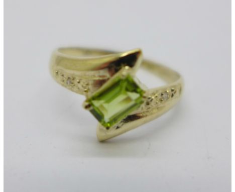 A 9ct gold, peridot and diamond ring, 1.1g, O