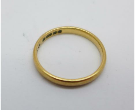 A 22ct gold wedding ring, 1.8g, I