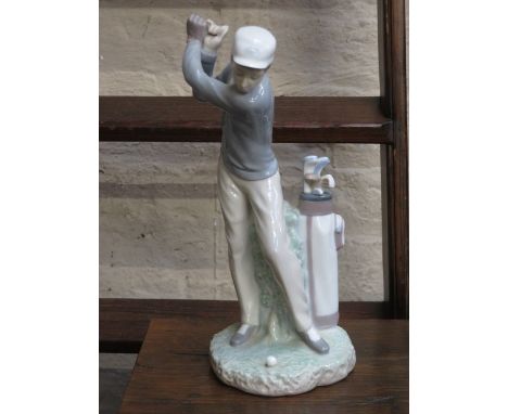 LLADRO GLAZED CERAMIC FIGURE OF A GOLFER, APPROXIMATELY 29cm HIGH 