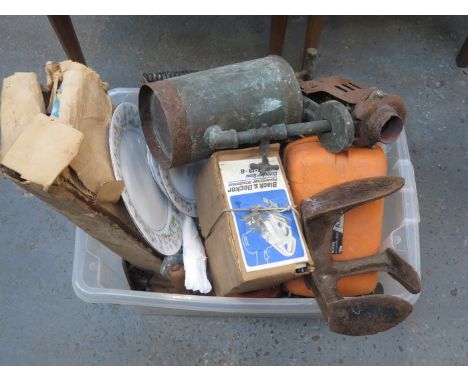 PARCEL OF VARIOUS VINTAGE TOOLS AND SMALL PARCEL OF CERAMIC PLATES