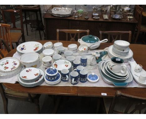 SUNDRY CERAMICS INCLUDING ROYAL WORCESTER, DENBY AND RYE POTTERY, ETC. 