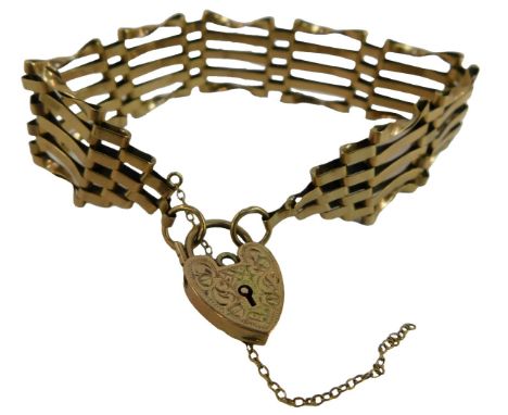 A 9ct gold gate link bracelet, on a heart-shaped padlock clasp, 10.9g, 16cm diameter. 