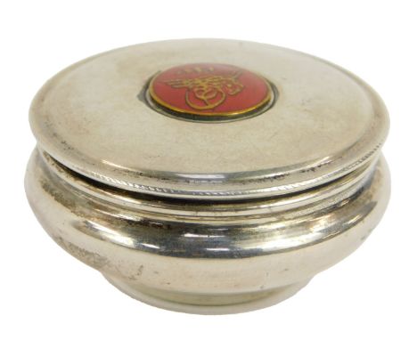  A 20thC snuff or pill box, of circular form, the lid with enamelled decoration, white metal stamped 900, 0.30oz.
