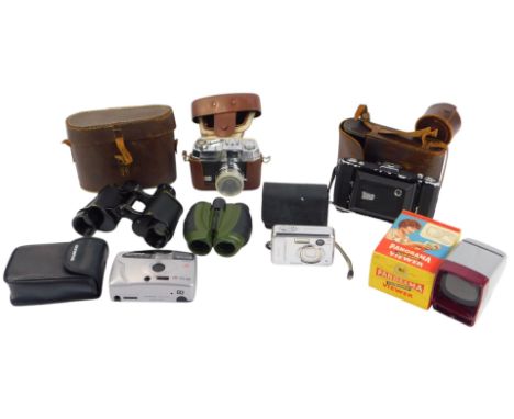 Various cameras and optical related items, to include a Zeiss Ikon folding camera in leather case, a Halina Super camera in l