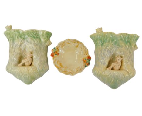 A Clarice Cliff Newport Pottery Company Celtic Harvest pattern trinket dish, 15cm wide, together with a pair of Sylvac potter
