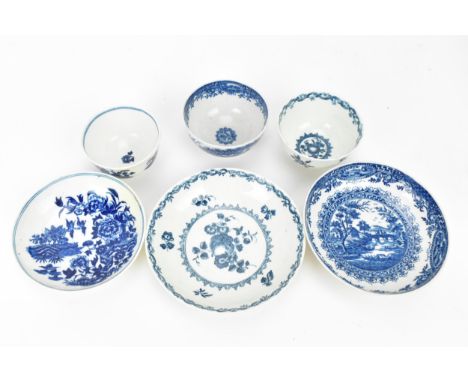 Three Worcester blue and white tea bowls and saucers, circa 1780-90, to include 'Circled Landscape' pattern, First period 'Fe