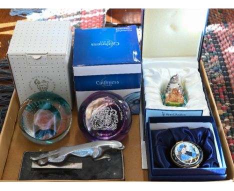 Boxed Halcyon Days china and enamel bonboniere, modelled with 'The Owl and the Pussycat' to/w a Royal Doulton enamel 1997 Jub