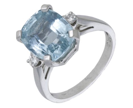 An aquamarine and diamond ring, the oval mixed-cut aquamarine set between two brilliant-cut diamonds,  stamped ‘14K’, total d