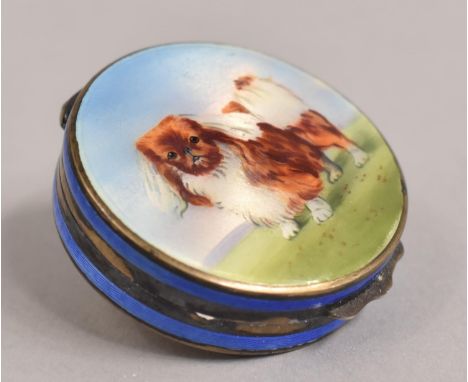 A Pretty Vintage Gilt Silver Circular Ladies Handbag Compact, Hinged Lid with Pekinese Dog, Fitted Interior, 4cms Diameter 