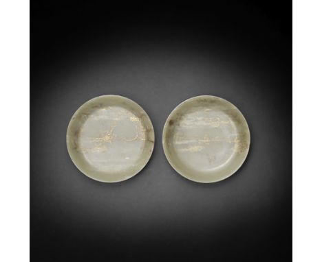 A PAIR OF PALE GREEN JADE PARCEL-GILT-LACQUERED SAUCER DISHESQianlong/JiaqingEach of shallow form, carved with gently rounded