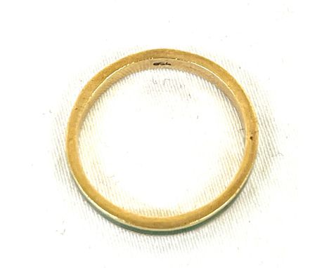 18ct gold hallmarked enamel band, approximate weight: 2.8g 