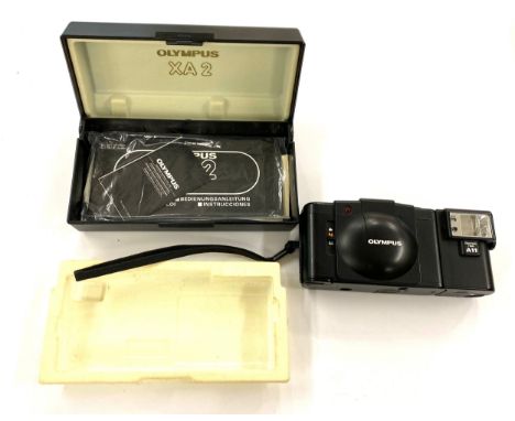 Olympus XA2 35mm compact film camera in case untested 