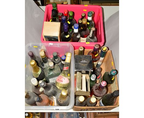 A COLLECTION OF OVER FORTY BOTTLES OF ASSORTED WINES, SPIRITS, BEERS AND CIDER including Lanson Champagne, Dow's Port, Martel