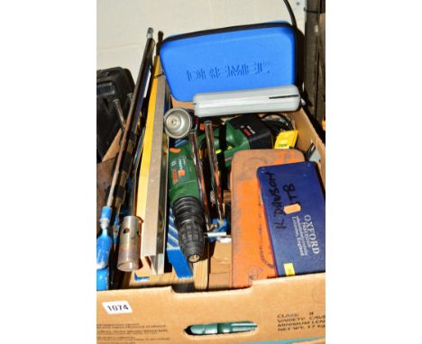 A TRAY OF POWER AND HAND TOOLS including a Bosch cordless drill and a Dremel multi tool, etc