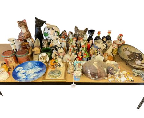 Collection of cat pottery and porcelain including Van Dul advert, Bulgreave, Pratt's lid, Hammersley, Royal Doulton etc.