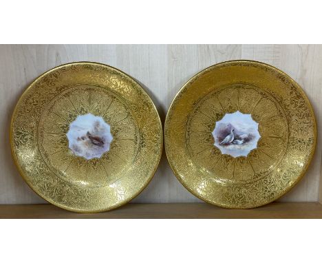 A pair of fine Royal Worcester hand painted and gilt cabinet plates, signed by John Stinton (1854 - 1956), Dia. 33cm.