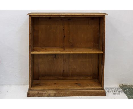 A light oak bookcase, with adjustable shelves, 107 x 100 x 25cm
