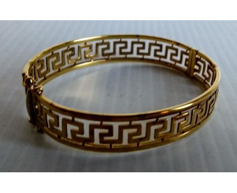 A ladies 9ct yellow gold pierced bangle with Greek key design, 18.10g