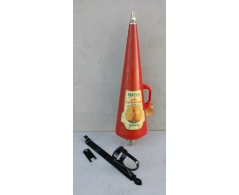 A MINIMAX polythene-lined model B.W. fire extinguisher with wall mount 