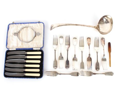 A small silver mount, London 1924; a plated sauce ladle; ten plated "Fiddle" pattern forks and a cased set of six tea knives