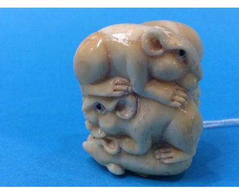 Netsuke; group of rats
