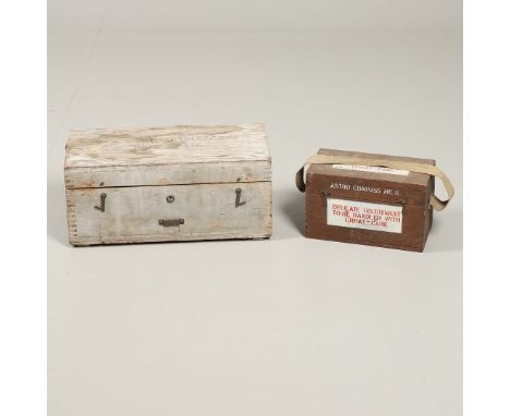 A Pattern G-376 Gun Sighting Telescope in original box, 19cm high, 45 cm wide and 21cm deep. And a similar Astro Compass Mark