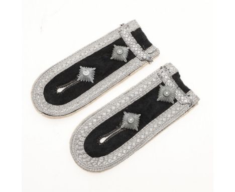 A pair of Waffen-SS Infantry/Pz.Grenadier Hauptscharfuhrer's shoulderstraps in black with silver tresse piping and white bord