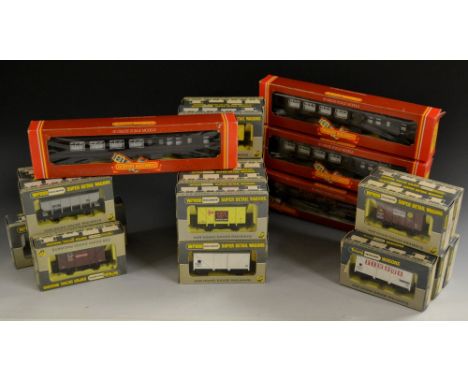 Wrenn Railways- OO/HO Gauge, Rolling Stock inc W4644 Hopper Wagons, W 5028 Banana Van N E;  W5001X Blue Spot Fish Van etc;  o