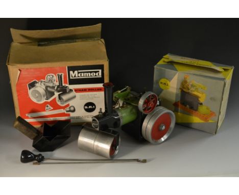 A Mamod steamroller, SR1, green and black body, red wheels; a Mamod MM2 staionary steam engine, both boxed (2) 