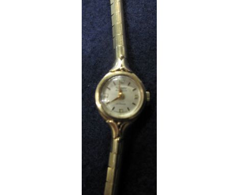 Small 9 carat gold lady's Rotary Maximus bracelet wristwatch.(B.P. 24% incl. VAT) CONDITION REPORT: 17.5g approx. Strap is 9c