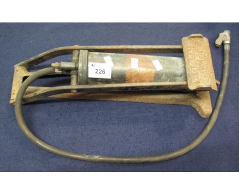 Vintage Dunlop foot pump.(B.P. 24% incl. VAT)