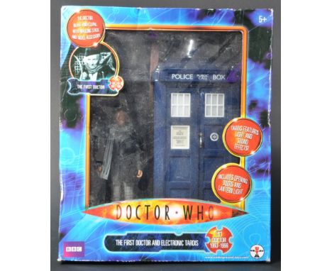 Doctor Who - Underground Toys - ' The First Doctor And Electronic TARDIS ' action figure set. Highly detailed Dr Who figure, 