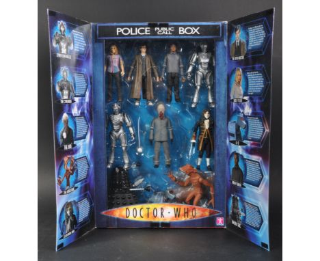Doctor Who - Character Options - a Series 2 ' 10 Figure Gift Set ' boxed action figure set. Features ten figures from the sec