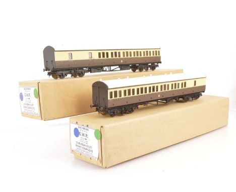 V A Bachmann Finescale 0 Gauge GWR 'B' Set (2), a matching pair in GWR brown/cream livery as brake/composites Nos 6784 and 67
