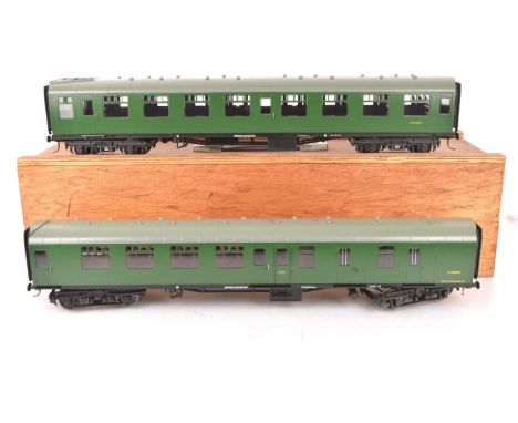 Pair of The Gauge 1 Model Company BR SR green Mk 1 Coaches, All 2nd Corridor compartment S24980 and Brake/2nd  S34263, both i